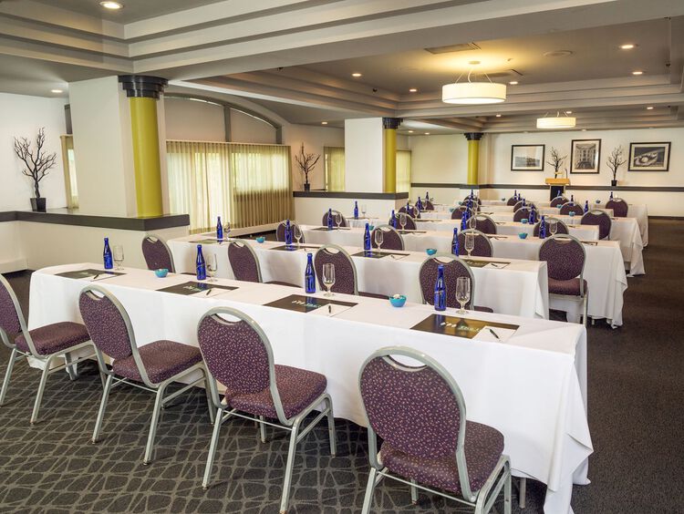 Meeting space with a lecture hall setup